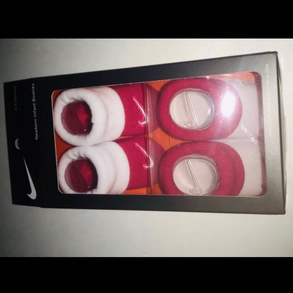 New Nike Red White Infant Booties 0-6 Month 2 Pair - Picture 10 of 16